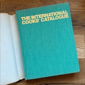 Vintage 1977 The International Cooks' Catalogue Book